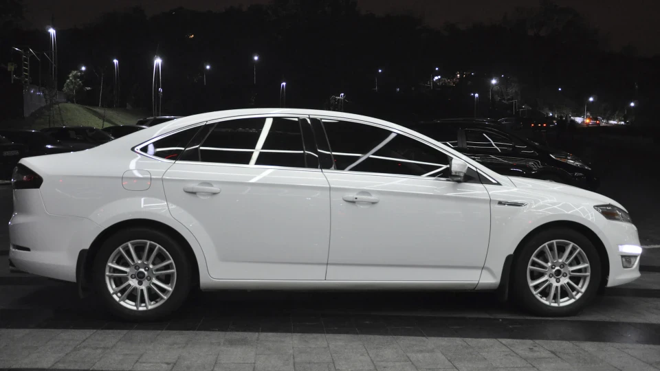 Ford Mondeo Titan. Black/White Horse 4