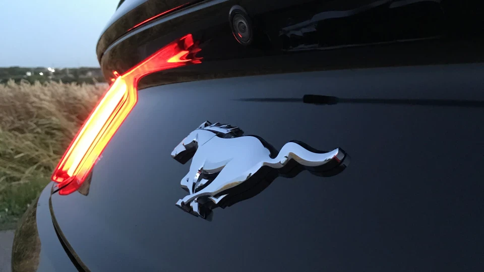 Ford Mustang 4