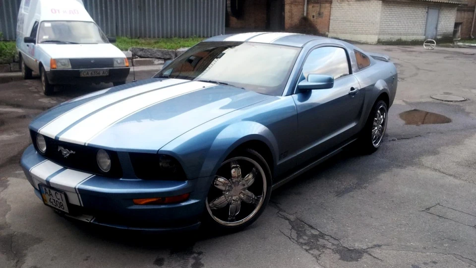 Ford Mustang 4