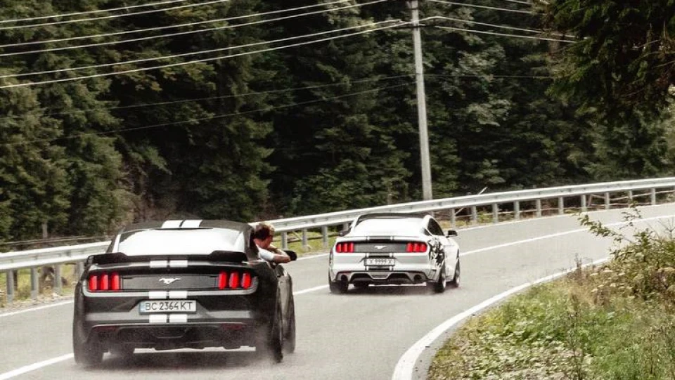 Ford Mustang 4