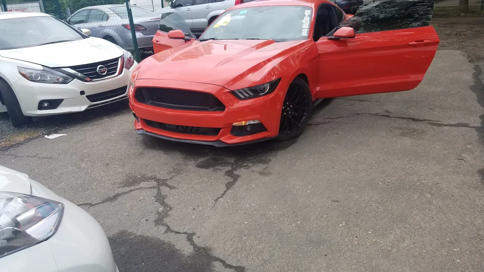 Ford Mustang 4