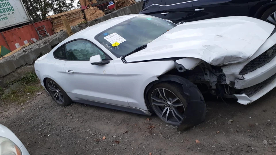 Ford Mustang 3