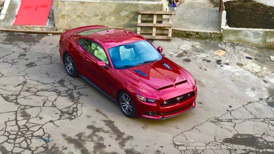 Ford Mustang 4