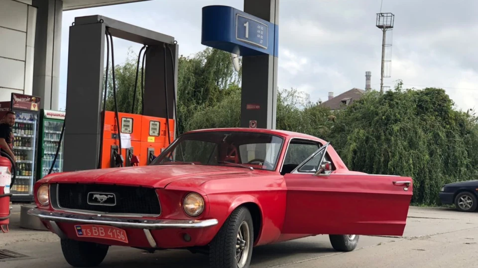 Ford Mustang #1 2