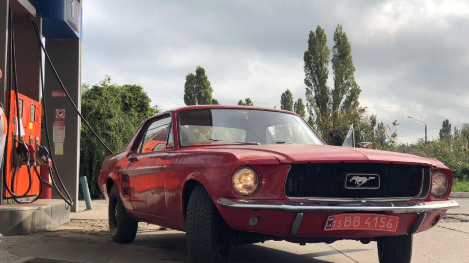 Ford Mustang #1 4