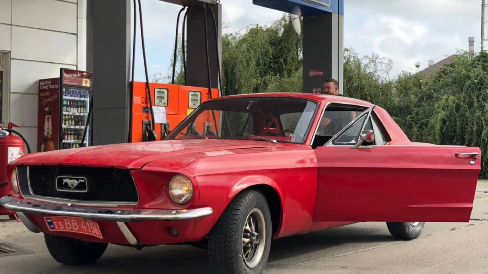 Ford Mustang #1 5