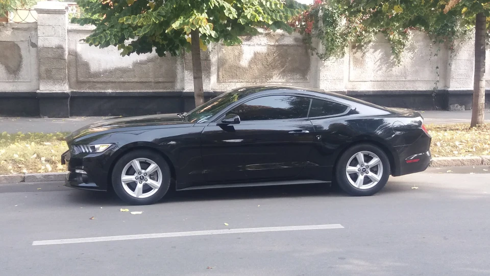 Ford Mustang 2.3 літровий Екобуст. 3