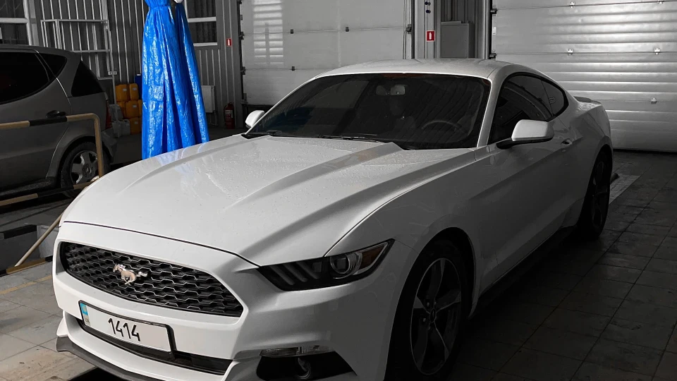 Ford Mustang 3.7 Oxford White