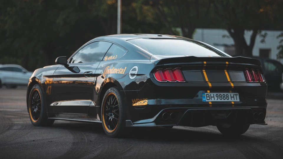 Ford Mustang Чорний 2.3 турбо