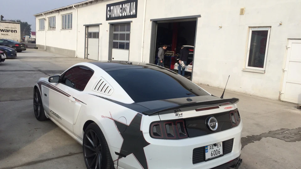 Ford Mustang GT-PREMIUM+ 2