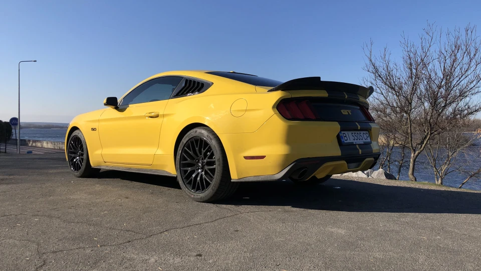 Ford Mustang GT 3