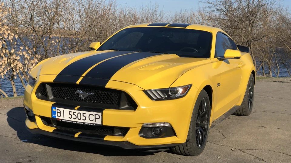 Ford Mustang GT 4