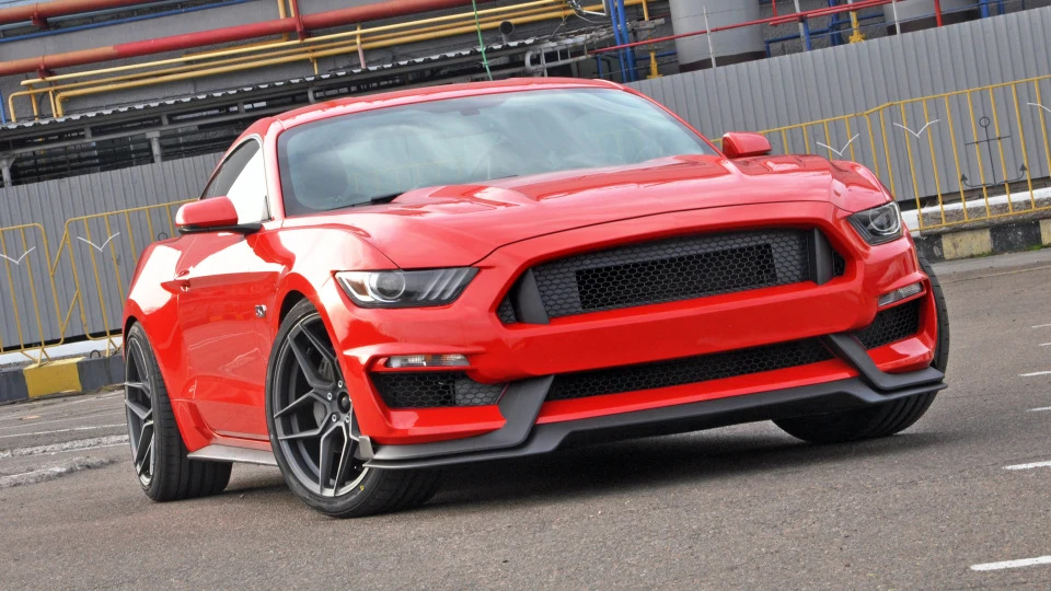 Ford Mustang GT 4