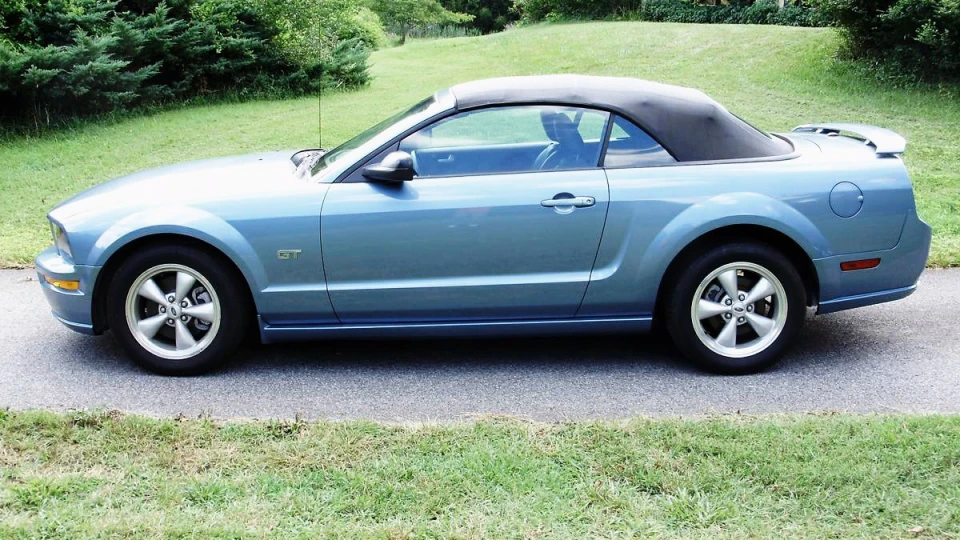 Ford Mustang GT 2