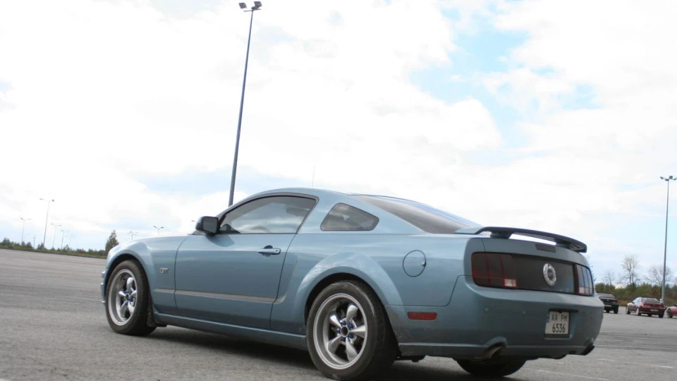 Ford Mustang GT 4
