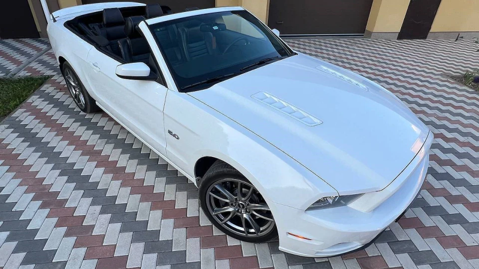 Ford Mustang GT 2