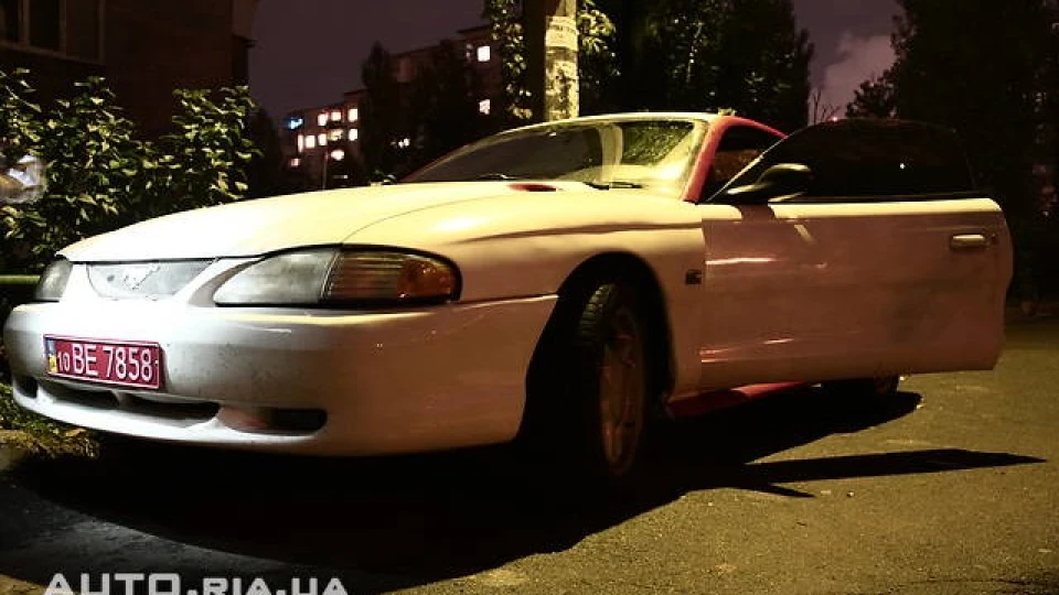 Ford Mustang GT 4