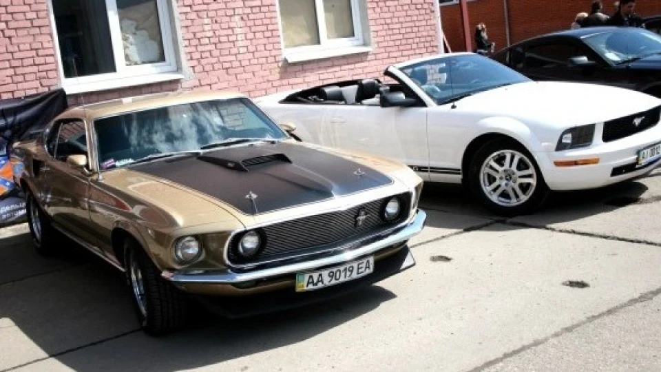 Ford Mustang Кінь без даху) 4