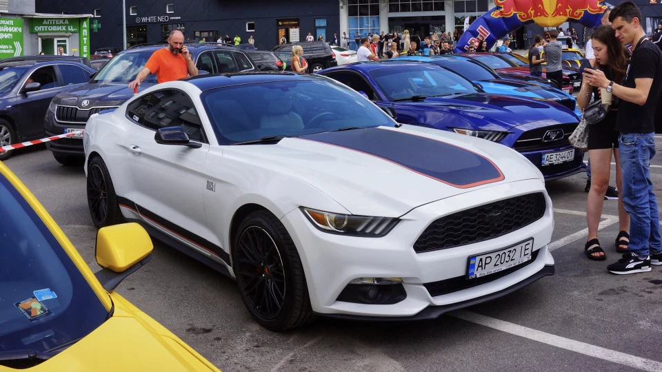Ford Mustang Mach 1 style 3