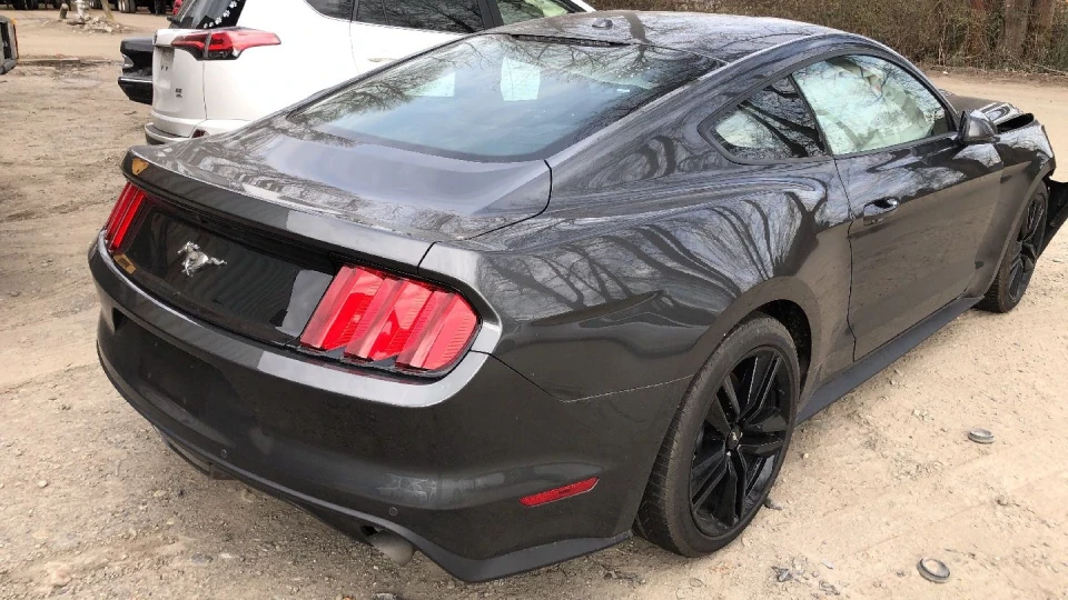 Ford Mustang Perfomance Pack 4