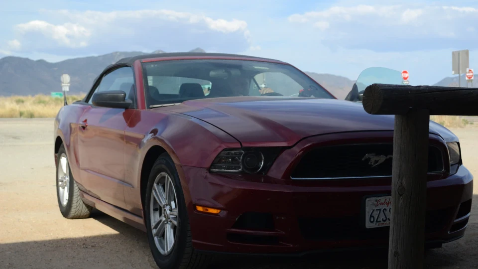 Ford Mustang Ruby metal