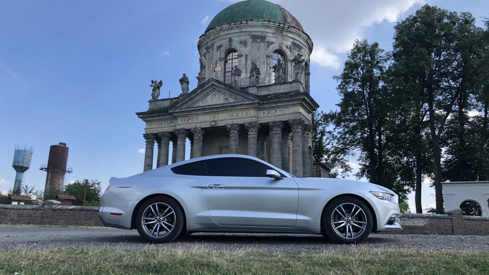 Ford Mustang “Silver Lining” 4