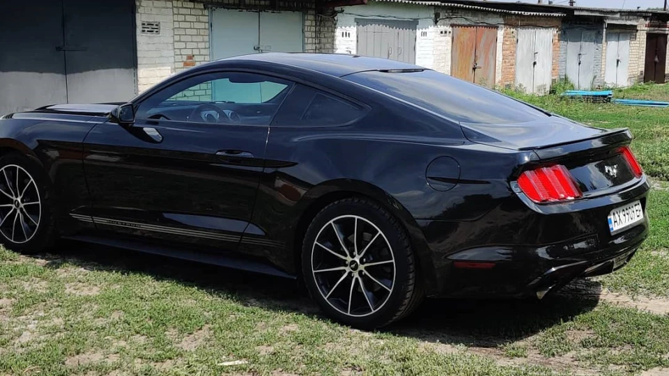 Ford Mustang Turbo boost black