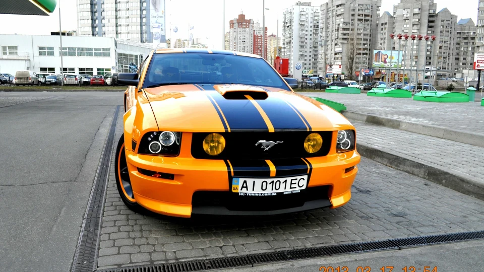 Ford Mustang вбивця покришок =)) 2