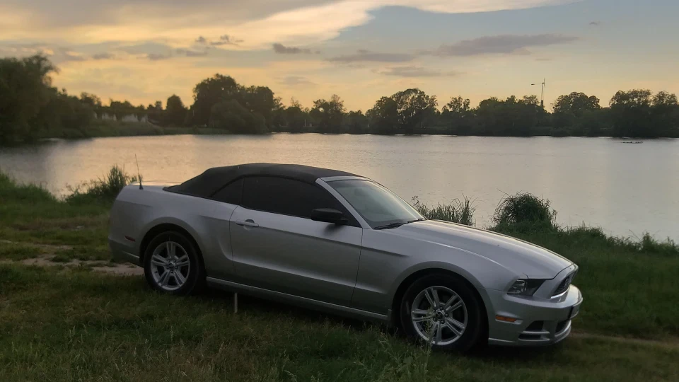 Ford Mustang V6 2