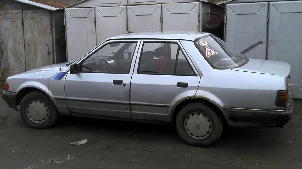 Ford Orion Сріблястий металік, 1.3 2