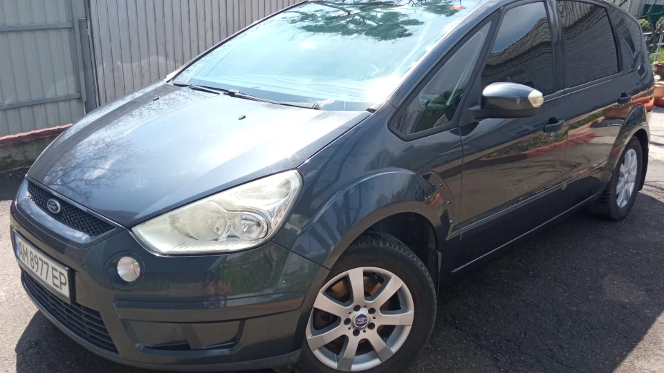 Ford S-Max Дволітровий корабель