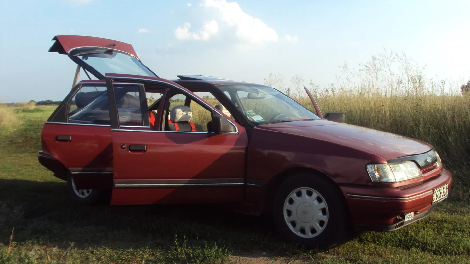 Ford Scorpio 4