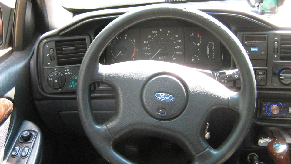 Ford Scorpio 4