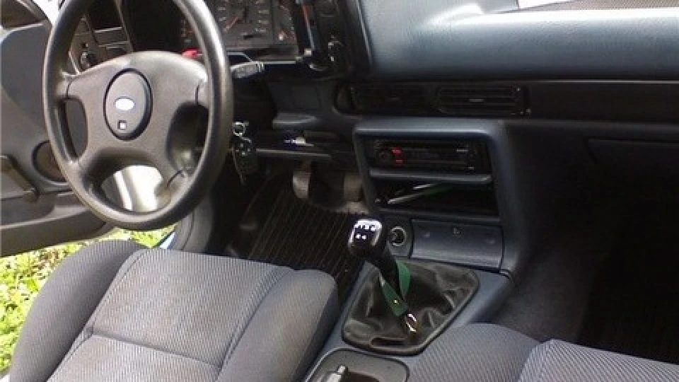 Ford Scorpio білий корабель 2