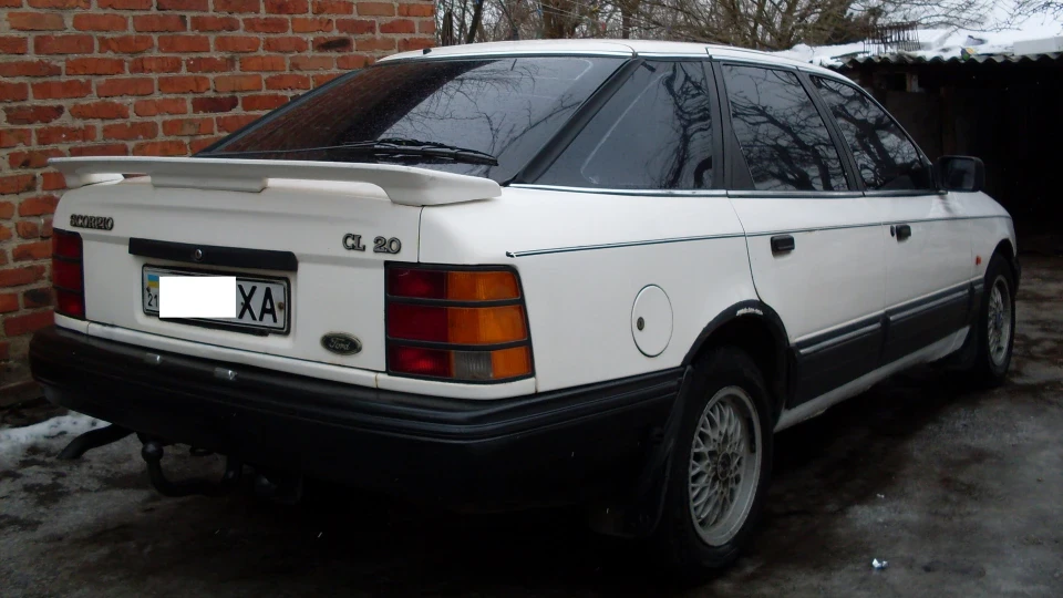 Ford Scorpio In black and white 2