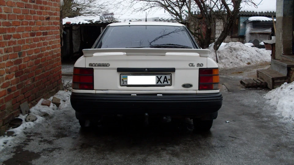 Ford Scorpio In black and white 3