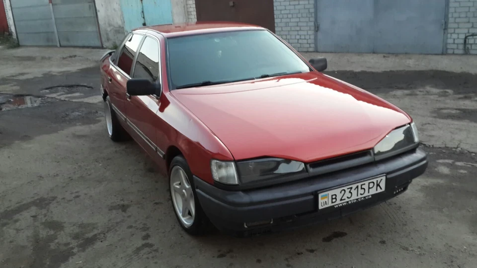 Ford Scorpio Red and Black 3