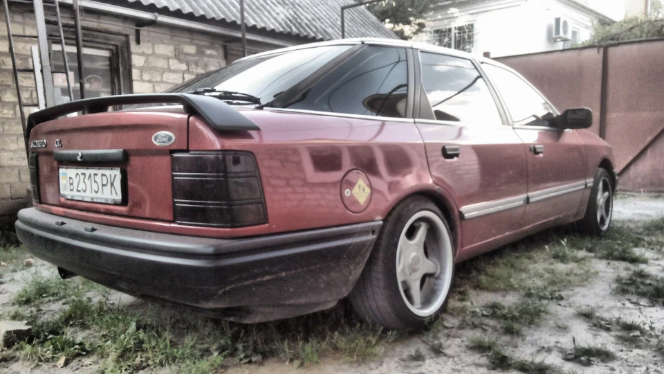 Ford Scorpio Red and Black 5