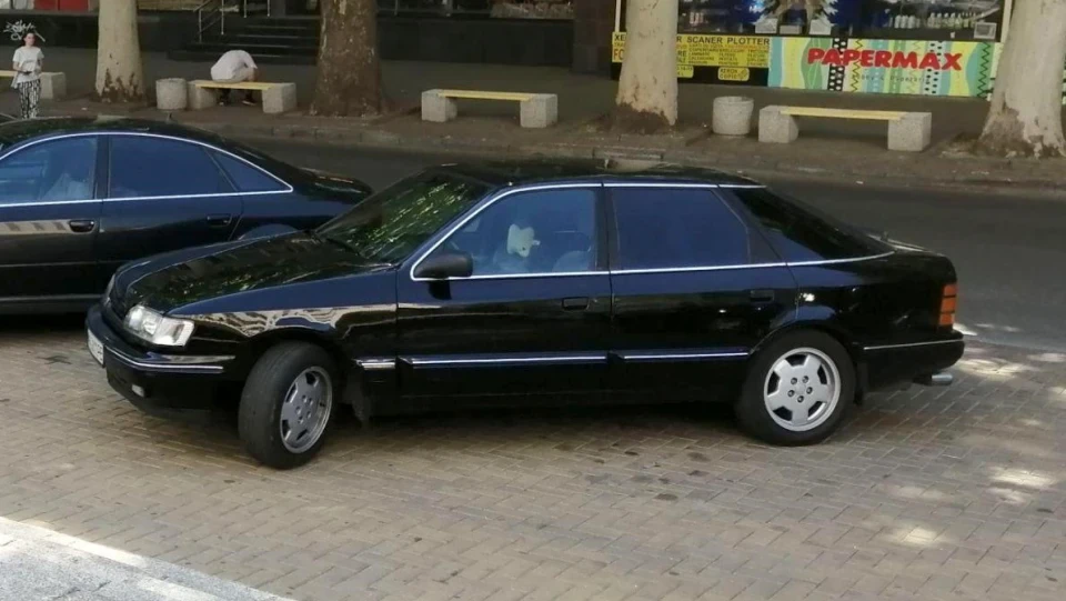 Ford Scorpio Rich Black 2.4 V6 4