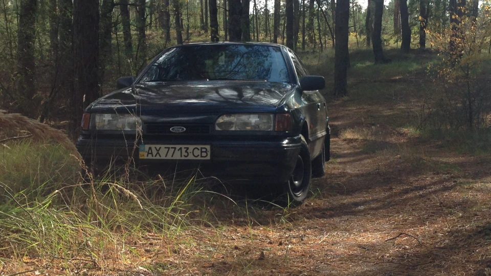 Ford Scorpio синьо-фіолетовий