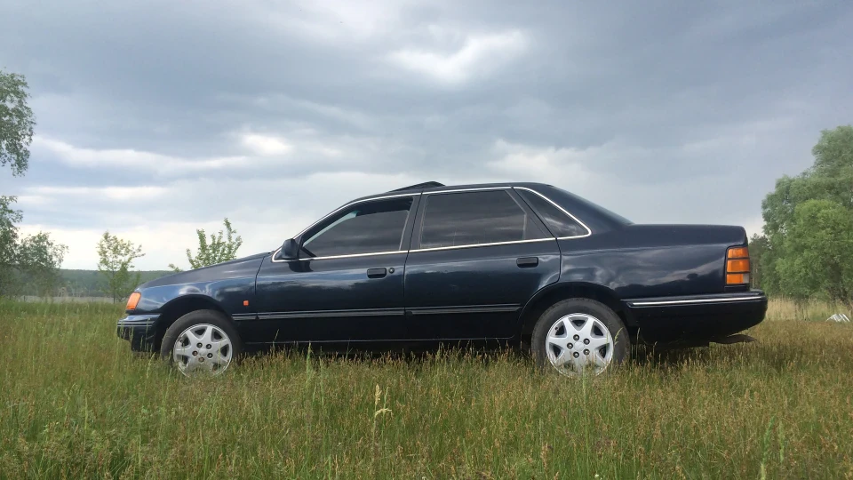 Ford Scorpio синьо-фіолетовий 2