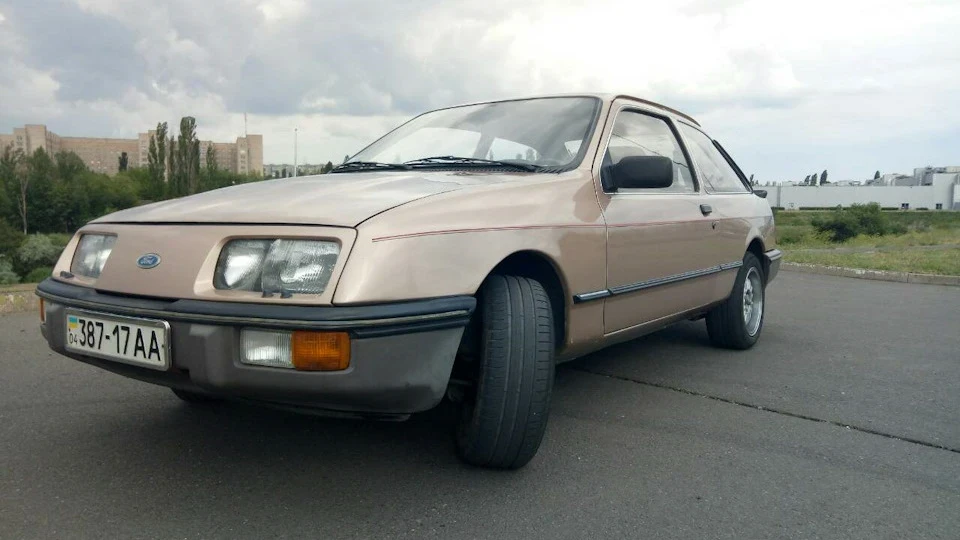 Ford Sierra 1.6L Exclusive 2