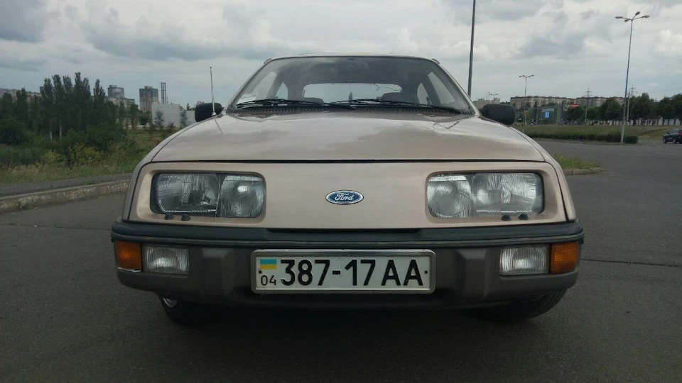Ford Sierra 1.6L Exclusive 3