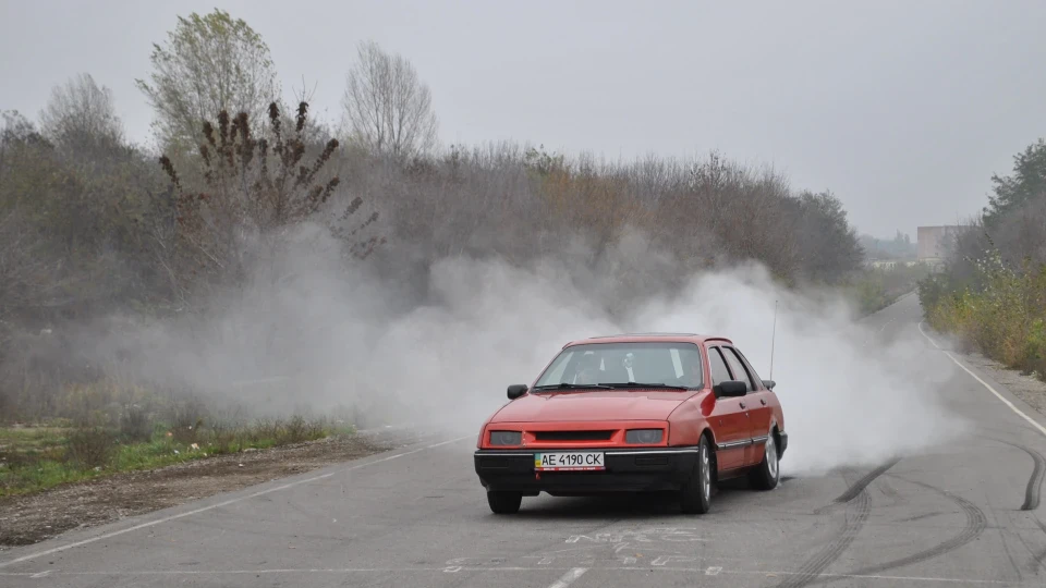 Ford Sierra 2.0 DOHC по-різному червона 2