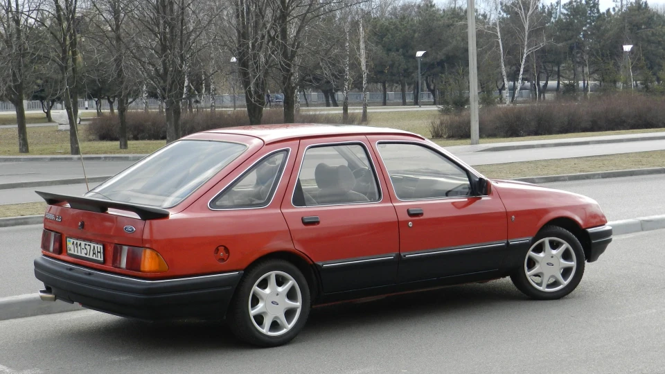 Ford Sierra 2.0 DOHC по-різному червона 4