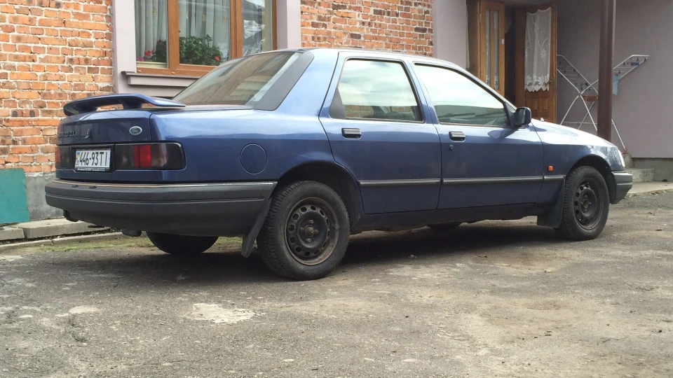 Ford Sierra 2.0i CLX 2