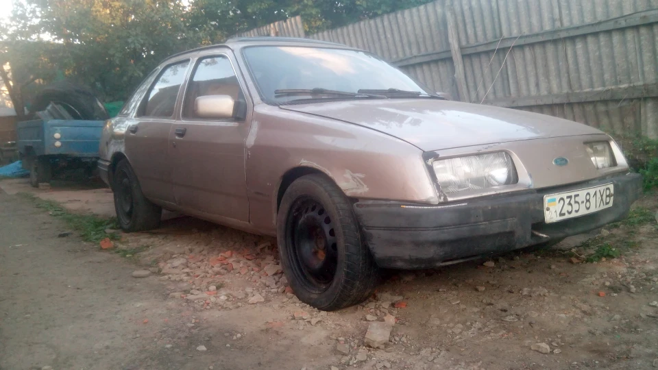 Ford Sierra 2.0i Ghia'83 3