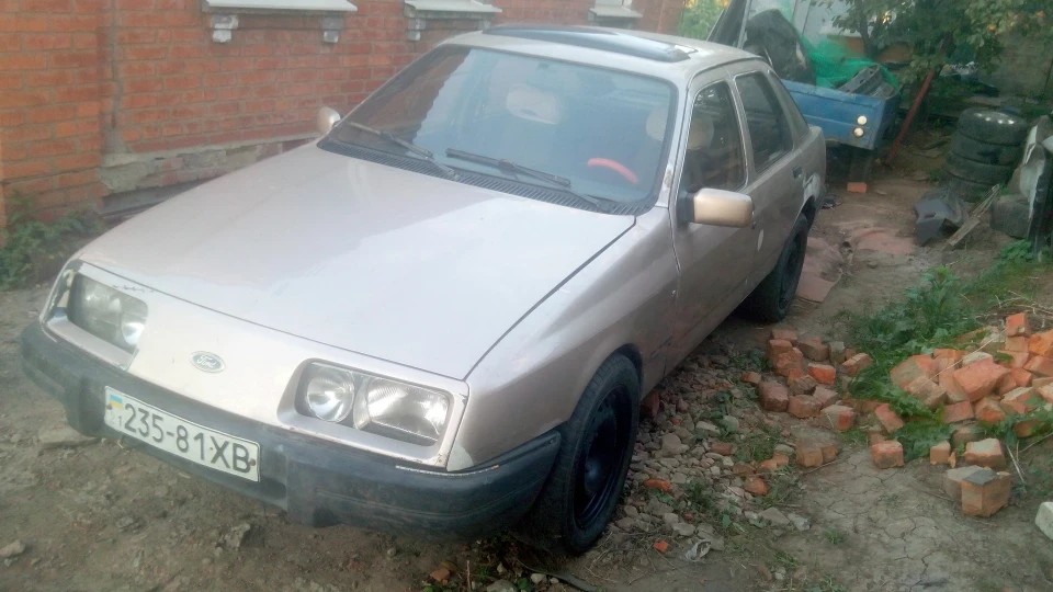 Ford Sierra 2.0i Ghia'83 4