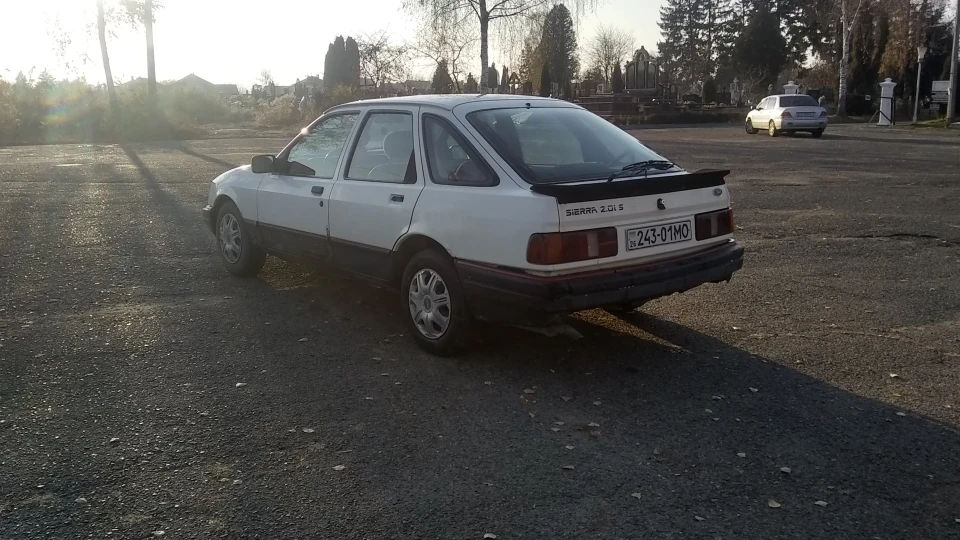 Ford Sierra 2.0i S 4