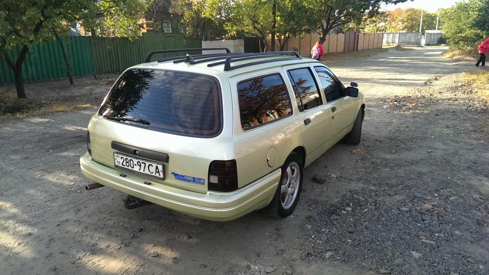 Ford Sierra 2.0iSOHСSaraйяGreenGhia 4